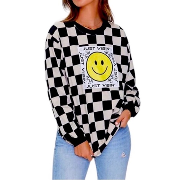 Forever 21 Tops - Forever 21 Long Sleeve Tee Checkered Just Vibin’ Happy Face Women’s Size Small